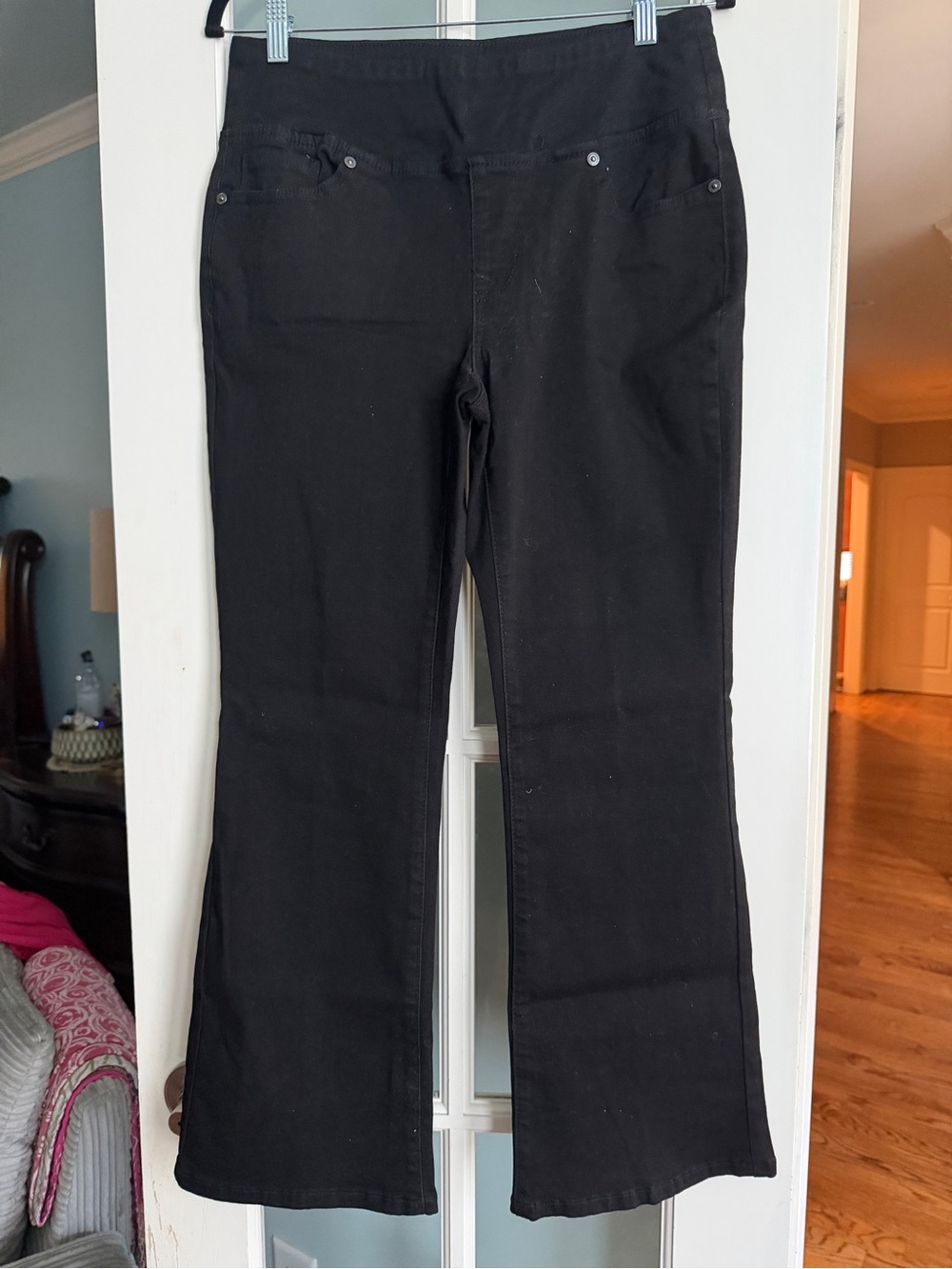 NWOT black denim jeans w/stretch. M petite.